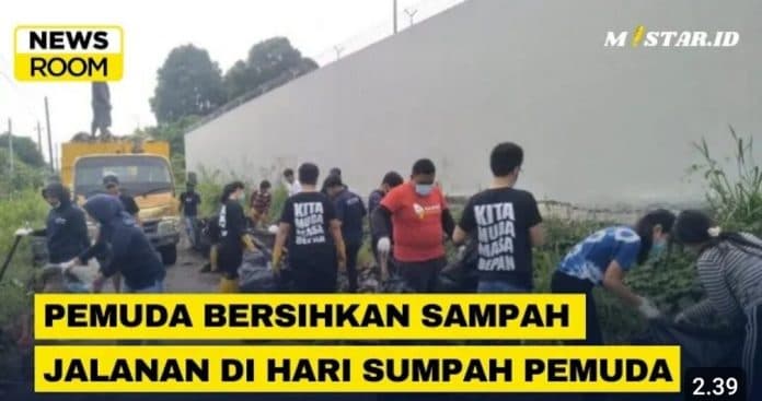 newsroom_pemuda_bersihkan_sampah_jalanan_di_hari_sumpah_pemuda