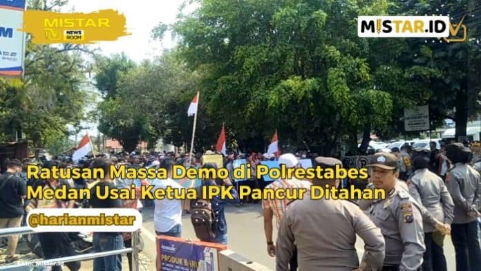 newsroom_ratusan_massa_demo_di_polrestabes_medan_usai_ketua_ipk_pancur_ditahan
