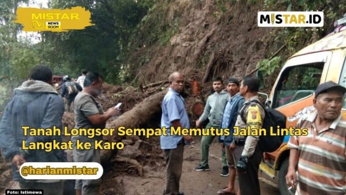 newsroom_tanah_longsor_sempat_memutus_jalan_lintas_langkat_ke_karo