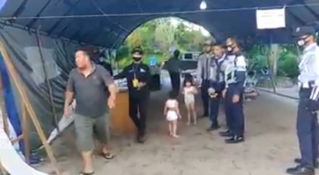 ngaku_miskin_pria_bermobil_serahkan_anaknya_ke_petugas_psbb