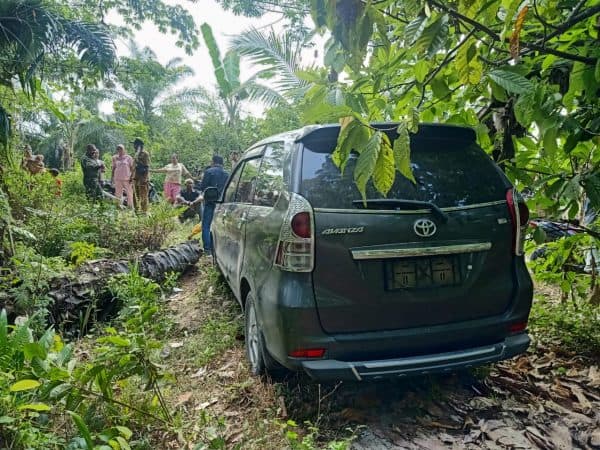 ngaku_pekerja_doorsmeer_otk_larikan_mobil_babinsa_di_batu_bara