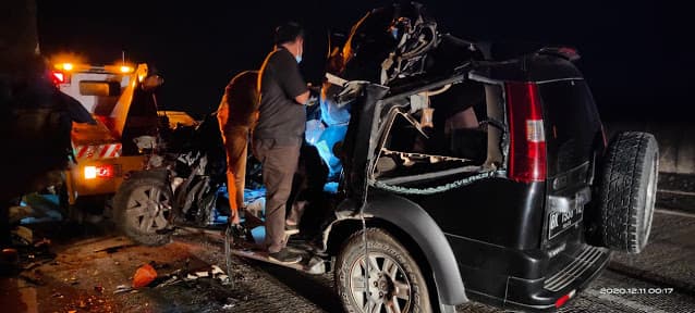 ngebut_nabrak_truk_berhenti_di_jalan_tol_tebing_tinggi_remaja_asal_simalungun_tewas