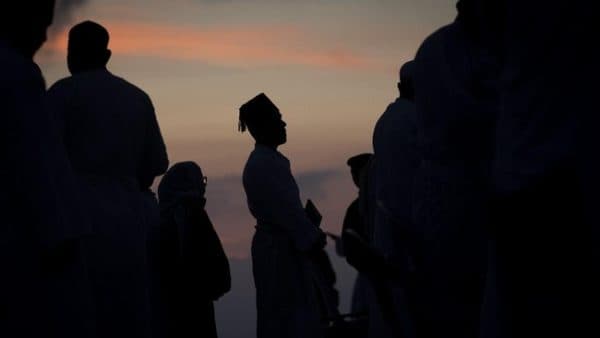 ngeri_misteri_sekte_kiamat_uganda_bakar_530_anggota_hidup_hidup_di_gereja