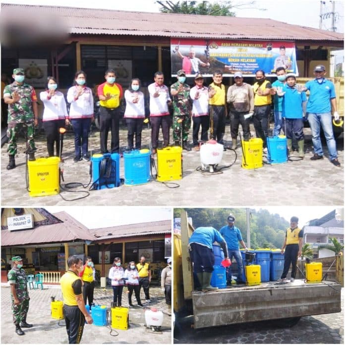 niagara_hotel_bersama_muspika_girsip_lakukan_penyemprotan_disinfektan_ke_rumah_warga