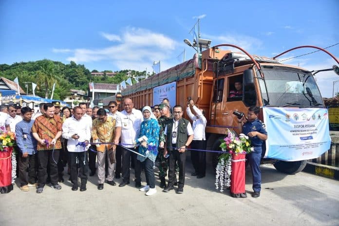 nias_utara_mulai_ekspor_kelapa_segar_ke_tiongkok