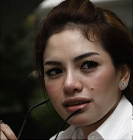 nikita_mirzani_batal_dijemput_polisi_dari_rumahnya