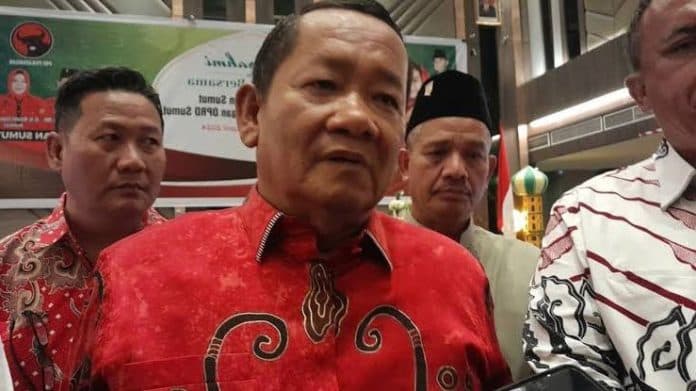 nikson_nababan_daftarkan_diri_sebagai_bakal_calon_gubsu_ke_pdip