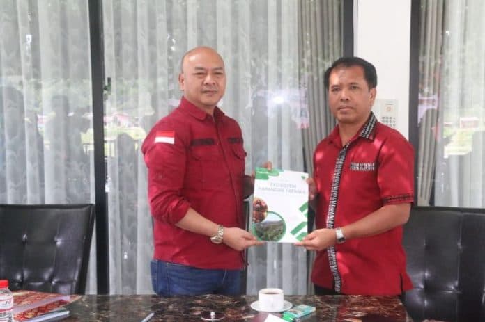 nikson_nababan_launching_buku_berjudul_ekosistem_harangan_tapanuli