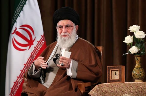 nyaris_2000_kematian_covid_19_iran_tolak_bantuan_asing