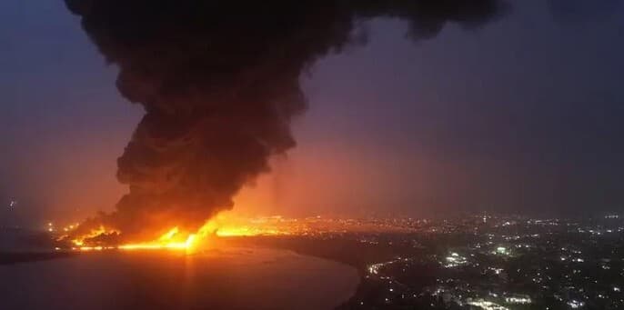 nyaris_3_jam_kota_pelabuhan_di_yaman_digempur_rudal_israel