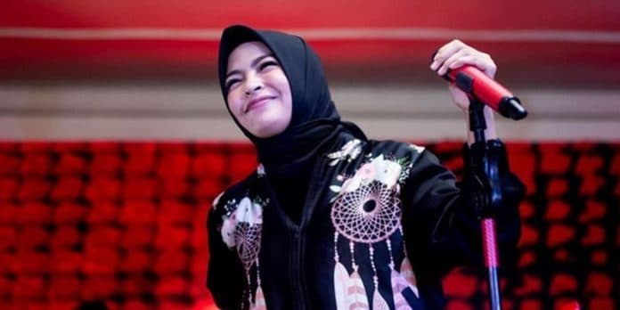nyungsep_dari_panggung_setinggi_2_meter_tantri_kotak_akan_selalu_terkenang
