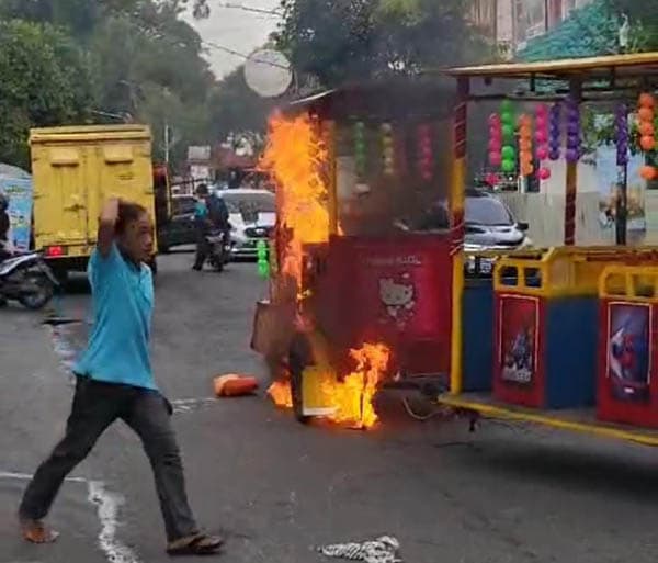 odong_odong_di_siantar_terbakar_saat_bawa_penumpang