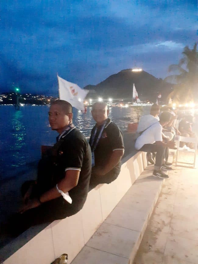 official_pon_papua_nikmati_keindahan_pantai_panjang_warga_bekasi_jaya_pura_cukup_aman