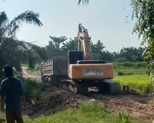 oknum_kades_diduga_jual_tanah_benteng_sungai_ular_di_pantai_labu