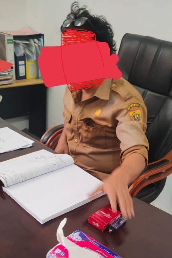 oknum_pejabat_pemkab_dairi_jadi_konsumen_dan_pengkomsumsi_rokok_ilegal_tanpa_cukai