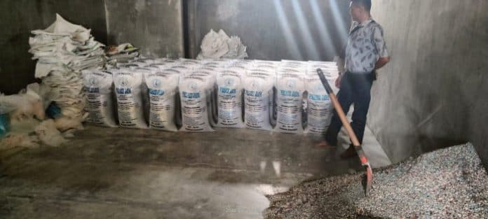 oknum_pengusaha_diduga_produksi_dan_edarkan_pupuk_oplosan_tanpa_izin_di_dairi