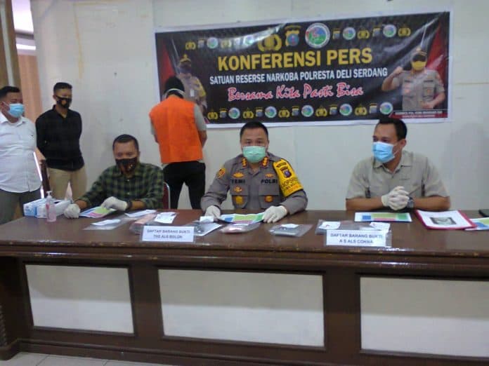 oknum_polisi_nyambi_jadi_pengedar_sabu_temannya_tiba_tiba_mati_lemas_saat_ditangkap