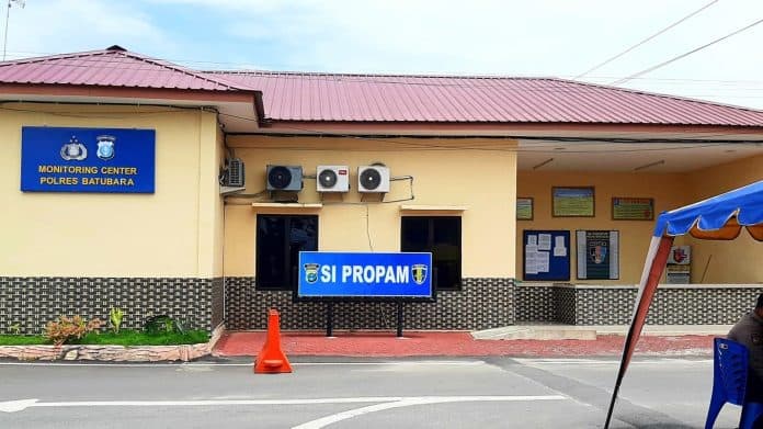 oknum_polisi_terduga_pengguna_narkoba_diamankan_propam_polres_batu_bara