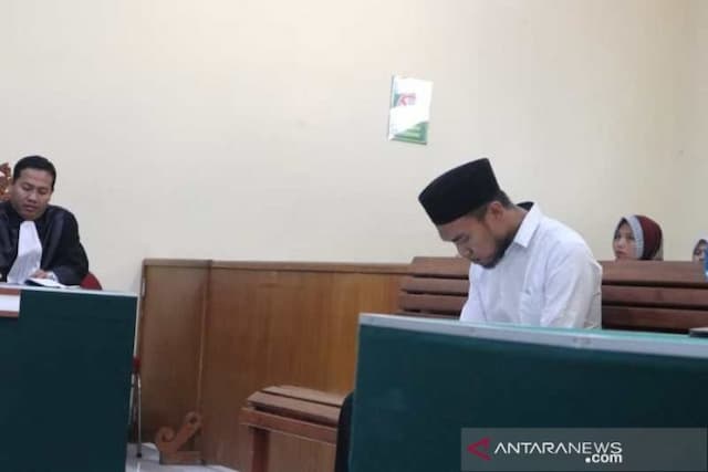 oknum_polisi_terlibat_pembunuhan_divonis_20_tahun