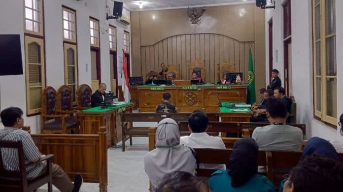 oknum_ppk_medan_timur_menangis_bacakan_pleidoi_sebut_pimpinan_kpu_kota_medan_lepas_tanggung_jawab