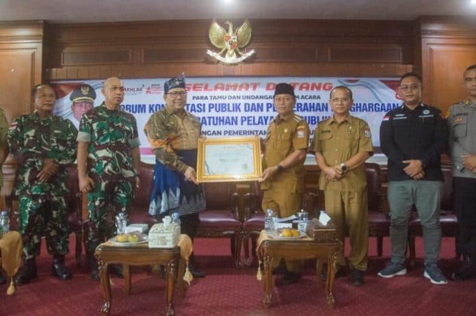 ombudsman_beri_penghargaan_pemko_tanjung_balai_wali_kota_alhamdulillah