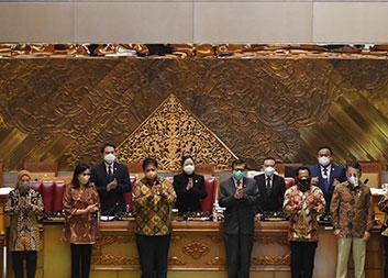 omnibus_law_cipta_kerja_disebut_akan_lahirkan_42_aturan_turunan