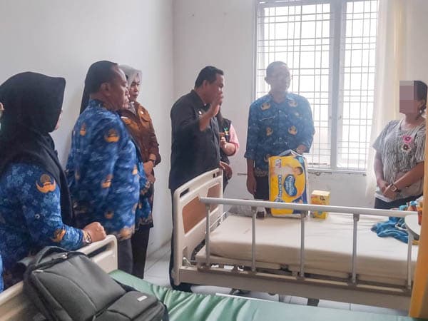 opd_pemko_siantar_ramai_ramai_besuk_bocah_korban_kekerasan_seksual