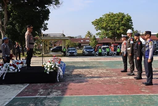 operasi_ketupat_toba_2024_polres_siantar_terjunkan_304_personel_dan_dirikan_7_pos