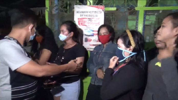 operasi_pekat_puluhan_botol_miras_diamankan_dari_kafe_remang_remang