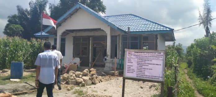 optimalkan_pelayanan_kesehatan_pemkab_toba_rehap_tiga_unit_poskesdes_di_balige