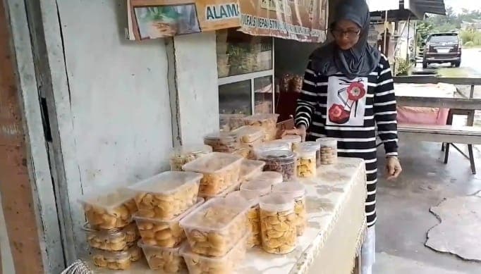 orderan_kue_kering_nastar_di_kisaran_laris_jelang_natal