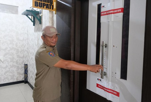 ott_bupati_meranti_kpk_amankan_25_orang_termasuk_sekda_dan_kadis