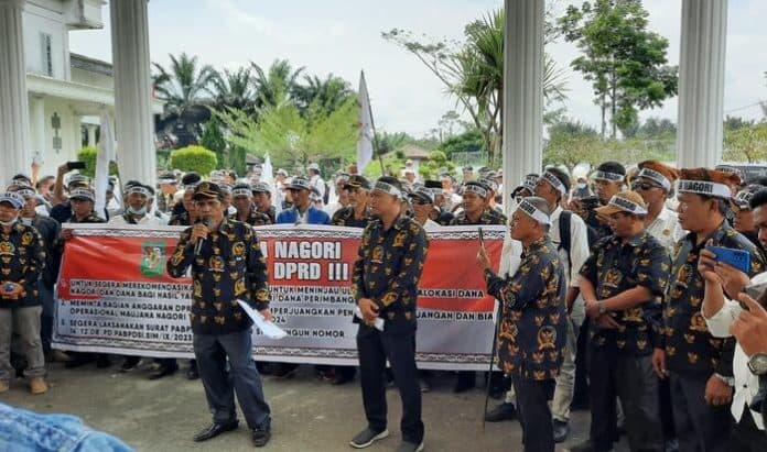 pabpdsi_simalungun_demo_tuntut_upah_maujana_nagori_naik