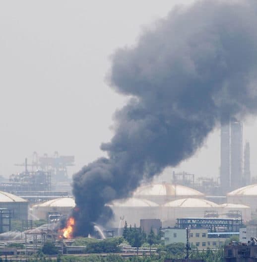 pabrik_petrokimia_di_shanghai_terbakar_satu_orang_tewas