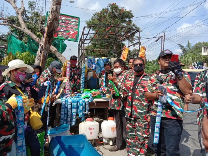 pac_lmpi_siantar_martoba_bagi_masker_dan_semprot_desinfektan