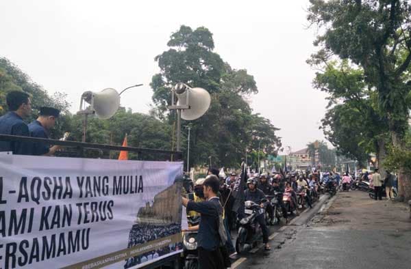 padati_masjid_raya_al_mashun_massa_aksi_bela_palestina_akan_geruduk_konsulat_as