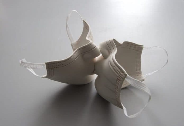 pahatan_wajah_bermasker_sedang_kencan_ide_keintiman_di_tengah_pandemi