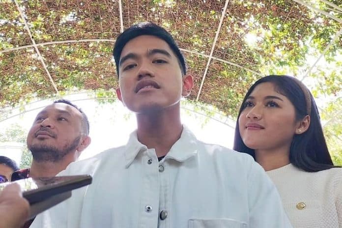 pakai_jet_pribadi_ke_as_kaesang_saya_nebeng_teman
