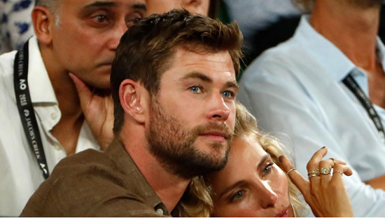 pamer_liburan_ke_bali_chris_hemsworth_taati_aturan_pakai_helm