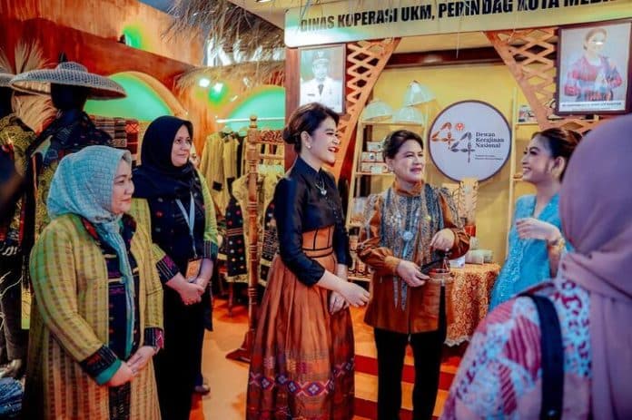 pameran_expo_ibu_iriana_jokowi_borong_produk_pengrajin_kota_medan