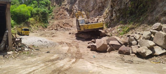 panambangan_galian_c_diduga_tanpa_ijin_di_tanah_pinem_dairi_bebas_beroperasi