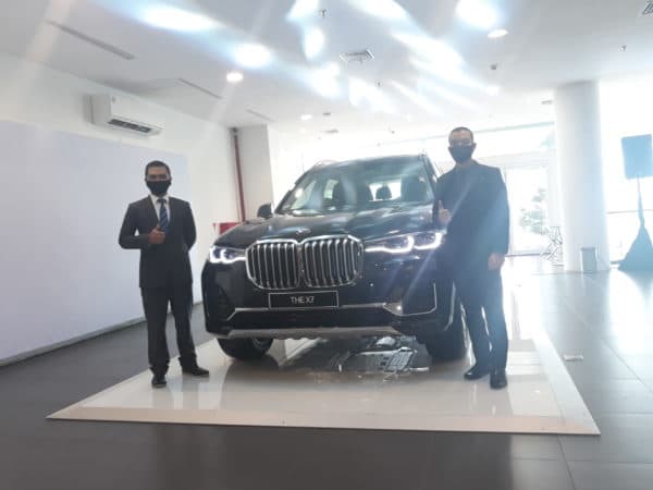 pandemi_bmw_perkenalkan_mobil_mewah_sport_the_x7_di_medan