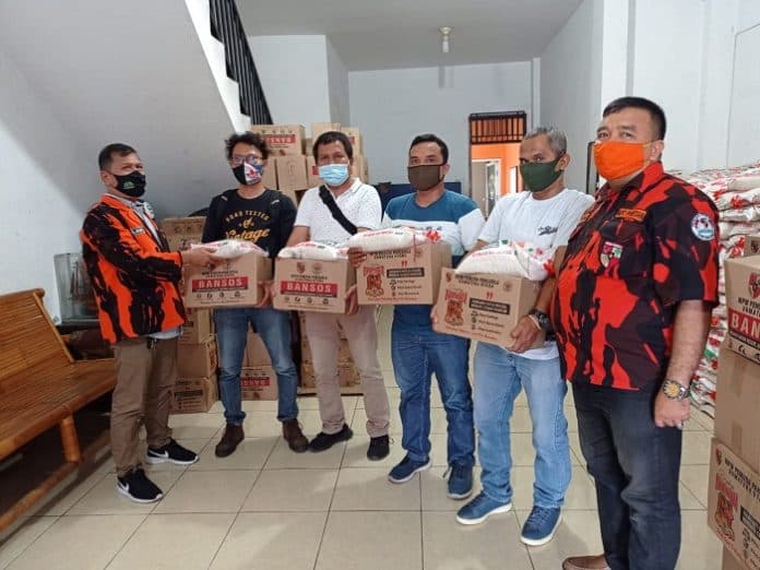 pandemi_covid_19_pp_medan_beri_bantuan_sembako_kepada_jurnalis