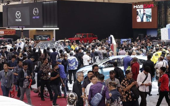 pandemi_mayoritas_konsumen_indonesia_tunda_beli_mobil