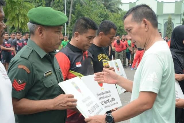 pangdam_ibb_berangkatkan_prajurit_umroh_dan_wisata_rohani