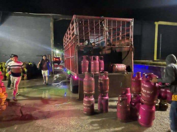 pangkalan_oplosan_gas_elpiji_di_dusun_sukaji_disebut_sebut_milik_oknum_anggota_dprd