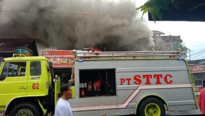panglong_di_rambung_merah_simalungun_terbakar_kerugian_ratusan_juta
