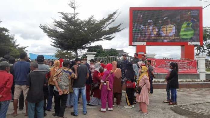 pangulu_baja_dolok_diduga_berzinah_warga_unjuk_rasa_minta_bupati_simalungun_bertindak