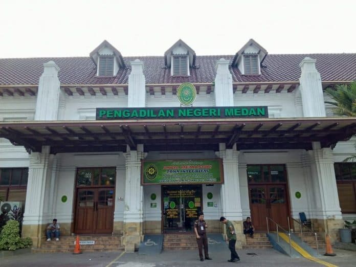 panitera_keluar_kota_sidang_putusan_korupsi_dana_bos_smk_pencawan_1_medan_ditunda