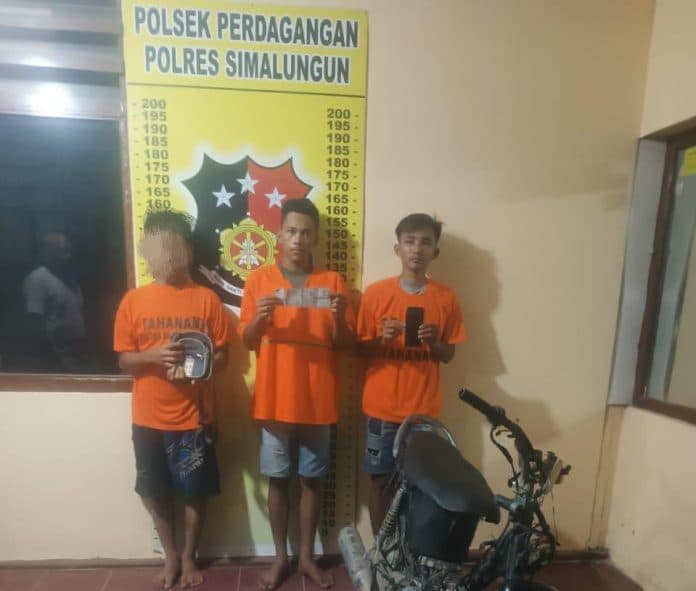 panjat_rumah_dan_curi_barang_tia_3_tersangka_ditangkap_polsek_perdagangan